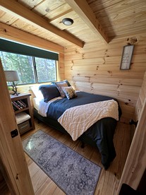 Incredible Modern Tiny Log Cabin near the Ammonoosuc River for a Romantic Getaway in New Hampshire - Bath, New Hampshire - glamping.directory