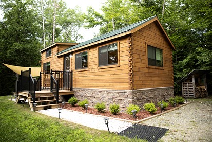 Incredible Modern Tiny Log Cabin near the Ammonoosuc River for a Romantic Getaway in New Hampshire - glamping.directory