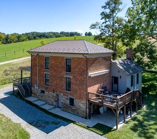 Charming Retreat: Pet-Friendly Classic Rental for Outdoor Activities in Pulaski County, VA - Pulaski County, Virginia - glamping.directory