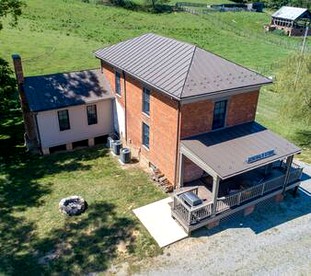 Charming Retreat: Pet-Friendly Classic Rental for Outdoor Activities in Pulaski County, VA - Pulaski County, Virginia - glamping.directory