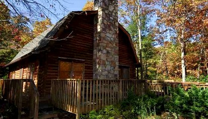 Fully-Equipped Log Cabin near Downtown Gatlinburg, Tennessee - glamping.directory