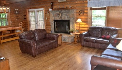 Fully-Equipped Log Cabin near Downtown Gatlinburg, Tennessee - Gatlinburg, Tennessee - glamping.directory