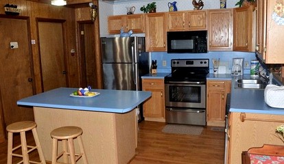 Fully-Equipped Log Cabin near Downtown Gatlinburg, Tennessee - Gatlinburg, Tennessee - glamping.directory