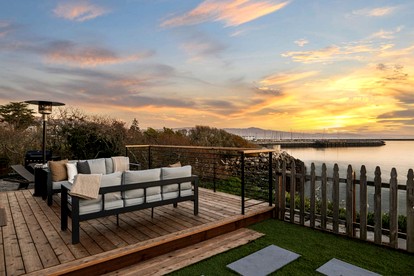 Charming Beach House with Great Ocean Vistas and Hot-tub in El Granada, California - El Granada, California - glamping.directory