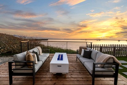 Charming Beach House with Great Ocean Vistas and Hot-tub in El Granada, California - El Granada, California - glamping.directory