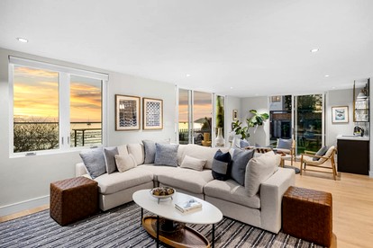 Charming Beach House with Great Ocean Vistas and Hot-tub in El Granada, California - El Granada, California - glamping.directory