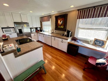 Peaceful Lakeside Cabin with Private Dock near Bentonville & Fayetteville, Arkansas - Lowell, Arkansas - glamping.directory