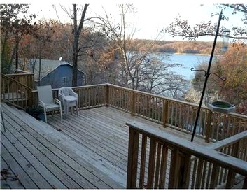 Peaceful Lakeside Cabin with Private Dock near Bentonville & Fayetteville, Arkansas - Lowell, Arkansas - glamping.directory