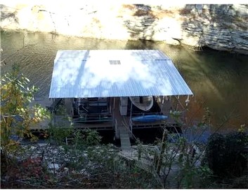 Peaceful Lakeside Cabin with Private Dock near Bentonville & Fayetteville, Arkansas - Lowell, Arkansas - glamping.directory