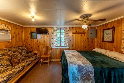 Quiet Waterfront Getaway with Relaxing Deck and Nature Views in Orr, Minnesota - Orr, Minnesota - glamping.directory