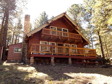 Spacious Cabin with Large Porch Ideal for Groups in Arizona - glamping.directory