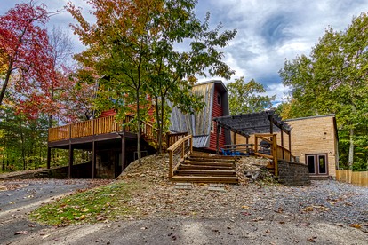 Stunning Vacation Rental with Extra Large Hot Tub and Fire Pit for Family Glamping in Gatlinburg, Tennessee - glamping.directory