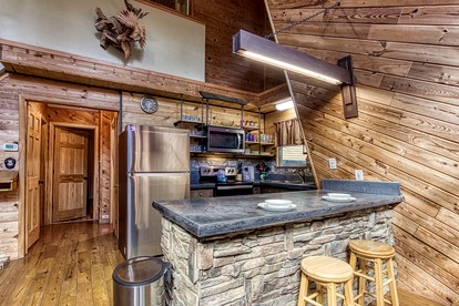 Stunning Vacation Rental with Extra Large Hot Tub and Fire Pit for Family Glamping in Gatlinburg, Tennessee - Gatlinburg, Tennessee - glamping.directory
