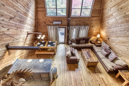 Stunning Vacation Rental with Extra Large Hot Tub and Fire Pit for Family Glamping in Gatlinburg, Tennessee - Gatlinburg, Tennessee - glamping.directory