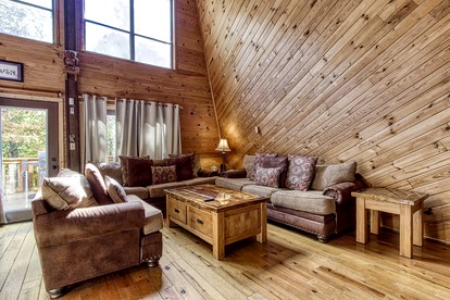 Stunning Vacation Rental with Extra Large Hot Tub and Fire Pit for Family Glamping in Gatlinburg, Tennessee - Gatlinburg, Tennessee - glamping.directory