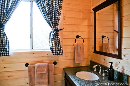 Rustic Vacation Cabin on Idyllic Dude Ranch with Horseback Riding Trails in Dubois, Wyoming - Dubois, Wyoming - glamping.directory