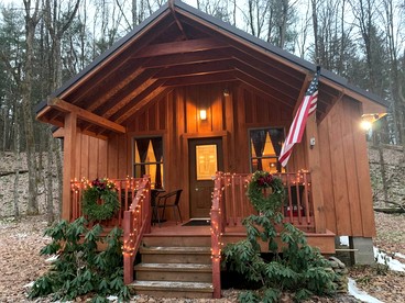 Cozy Three-Bedroom Cabin Near The Salmon River in Altmar, New York - glamping.directory