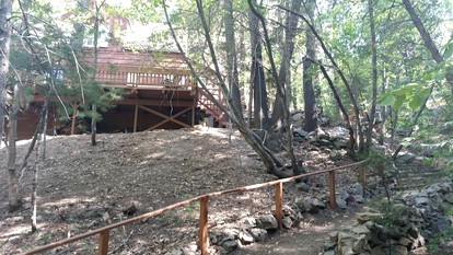 Secluded Cabin Rental with Fireplace near Lake Arrowhead in California - Lake Arrowhead, California - glamping.directory