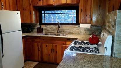 Secluded Cabin Rental with Fireplace near Lake Arrowhead in California - Lake Arrowhead, California - glamping.directory