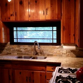Secluded Cabin Rental with Fireplace near Lake Arrowhead in California - Lake Arrowhead, California - glamping.directory