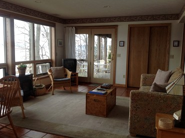 Welcoming Suite with Views on the Shores of Seneca Lake in New York - Dundee, New York - glamping.directory