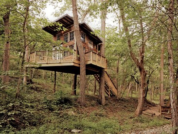 Magical Tree House Rental near Kansas City for Glamping in Missouri - Fishing River Township, Missouri - glamping.directory