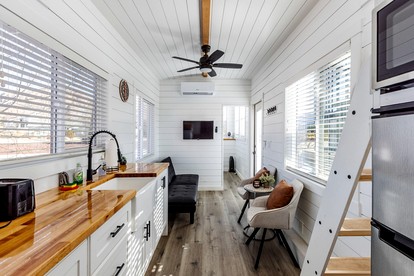 Tiny Home Paradise: Private Deck & Hot Tub Getaway in Utah's Scenic Beauty - glamping.directory