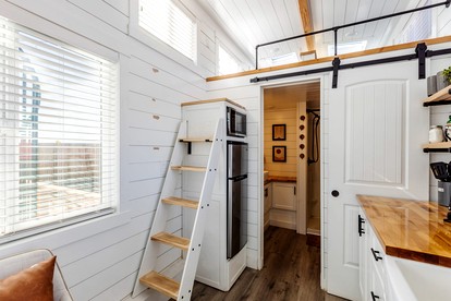 Tiny Home Paradise: Private Deck & Hot Tub Getaway in Utah's Scenic Beauty - Apple Valley, Utah - glamping.directory