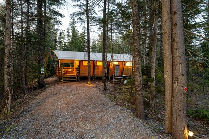 Lovely Safari Tent Near Acadia National Park for Family Glamping Trips to Maine - Bar Harbor, Maine - glamping.directory