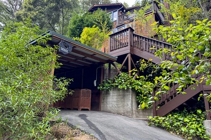 Gorgeous Garden-Level Guest Suite for a Comfortable Getaway Surrounded by Nature in Rio Nido, California - Rio Nido, California - glamping.directory