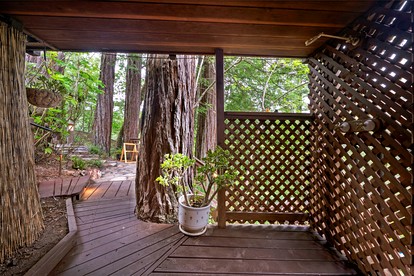 Gorgeous Garden-Level Guest Suite for a Comfortable Getaway Surrounded by Nature in Rio Nido, California - Rio Nido, California - glamping.directory