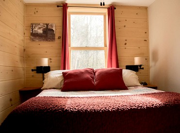 Cozy Mountain Cottage Rental near Green Mountain National Forest - Mount Tabor, Vermont - glamping.directory