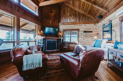 Peaceful Cabin Rental Ideal for a Weekend Getaway in Wyoming - Thayne, Wyoming - glamping.directory