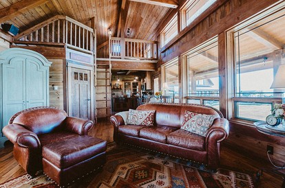 Peaceful Cabin Rental Ideal for a Weekend Getaway in Wyoming - Thayne, Wyoming - glamping.directory