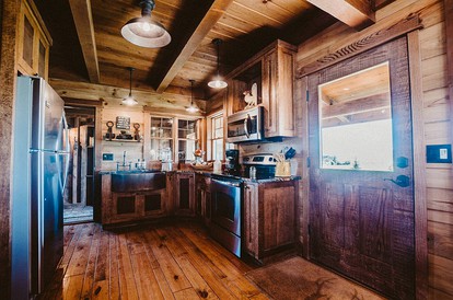 Peaceful Cabin Rental Ideal for a Weekend Getaway in Wyoming - Thayne, Wyoming - glamping.directory