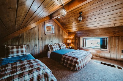 Peaceful Cabin Rental Ideal for a Weekend Getaway in Wyoming - Thayne, Wyoming - glamping.directory