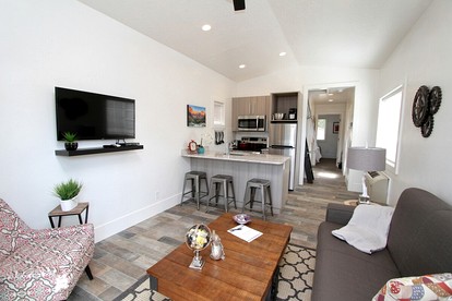 Chic Weekend Getaway Perfect for Visiting the Grand Canyon in Utah - Orderville, Utah - glamping.directory