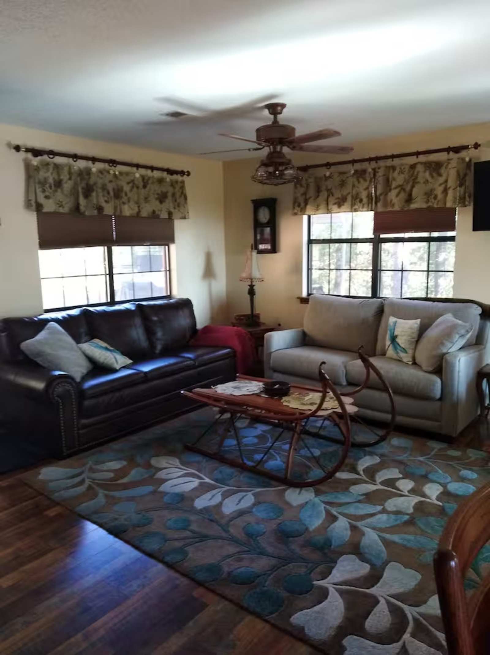 Meadow Mountain Cottage Retreat - Chester, Arkansas - glamping.directory