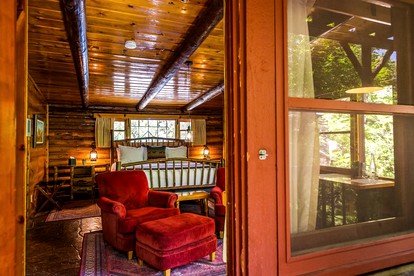 Beautiful Cabin Rental for Four with Large Front Porch near Flagstaff - Sedona, Arizona - glamping.directory