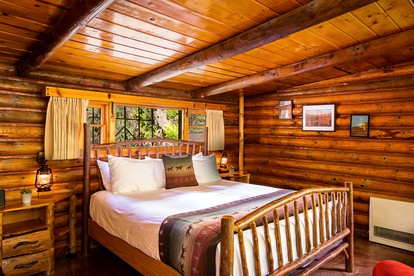 Beautiful Cabin Rental for Four with Large Front Porch near Flagstaff - Sedona, Arizona - glamping.directory