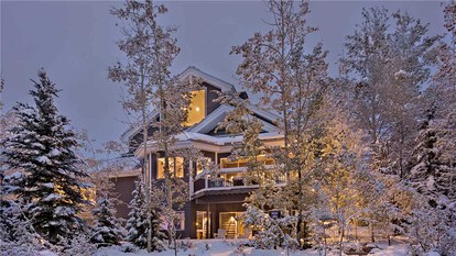 Spacious Vacation Rental for a Mountain Getaway near Fish Creek Falls, Colorado - glamping.directory