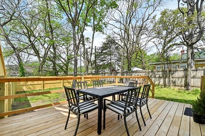 Cozy & Spacious Retreat with Fire Pit and Outdoor Lounge in Siloam Springs, Arkansas - Siloam Springs, Arkansas - glamping.directory