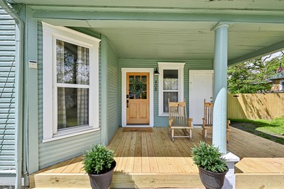 Cozy & Spacious Retreat with Fire Pit and Outdoor Lounge in Siloam Springs, Arkansas - Siloam Springs, Arkansas - glamping.directory