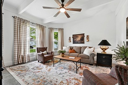 Cozy & Spacious Retreat with Fire Pit and Outdoor Lounge in Siloam Springs, Arkansas - Siloam Springs, Arkansas - glamping.directory