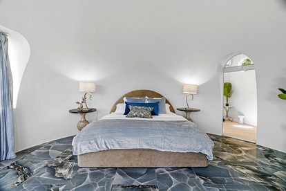 Outstanding Luxurious Dome with Mini Golf, Outdoor Bath, Sauna and Lake Views in Elgin, Texas - Elgin, Texas - glamping.directory