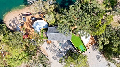 Outstanding Luxurious Dome with Mini Golf, Outdoor Bath, Sauna and Lake Views in Elgin, Texas - Elgin, Texas - glamping.directory