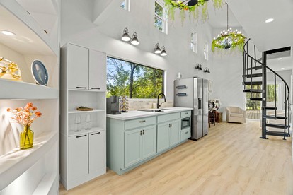 Outstanding Luxurious Dome with Mini Golf, Outdoor Bath, Sauna and Lake Views in Elgin, Texas - Elgin, Texas - glamping.directory