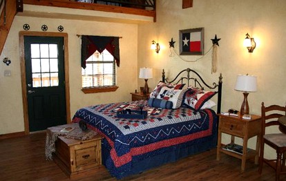 Charming Cabin Stay for Six Nestled Amid Central Texas' Wildlife in Buda - Buda, Texas - glamping.directory