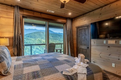 Scenic Smoky Mountain Cabin with Theater & Game Room near Gatlinburg, Tennessee - Gatlinburg, Tennessee - glamping.directory