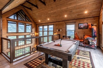 Scenic Smoky Mountain Cabin with Theater & Game Room near Gatlinburg, Tennessee - Gatlinburg, Tennessee - glamping.directory